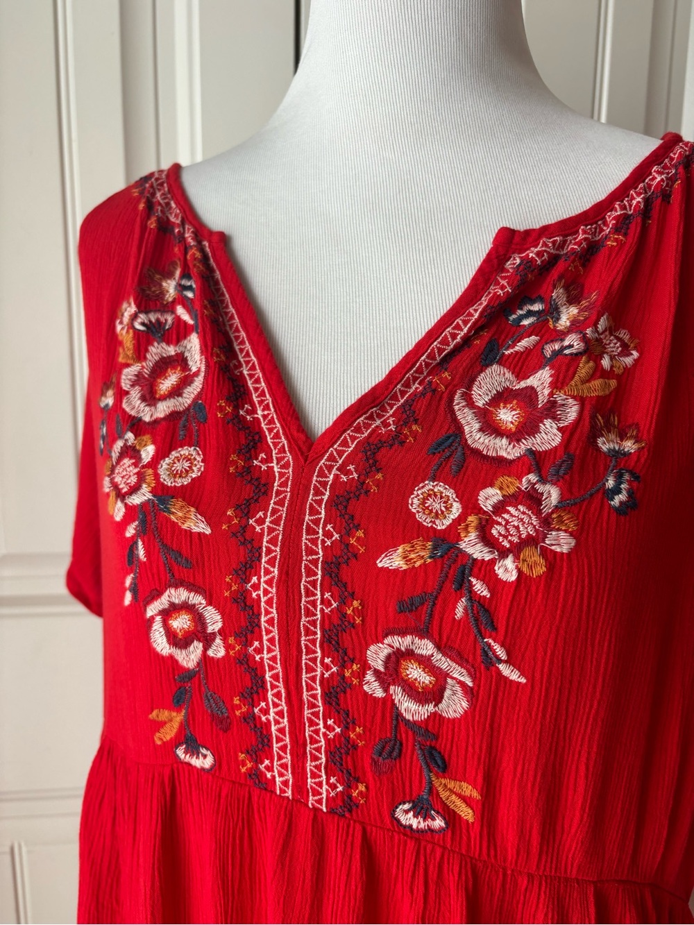 KNOX ROSE Red Embroidered V-Neck Women's dress - Picture 4 of 8